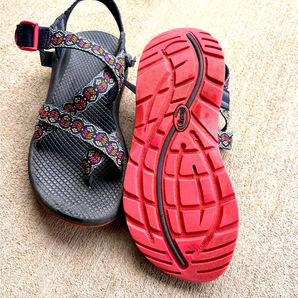 Women’s Chacos Sandals Size 8